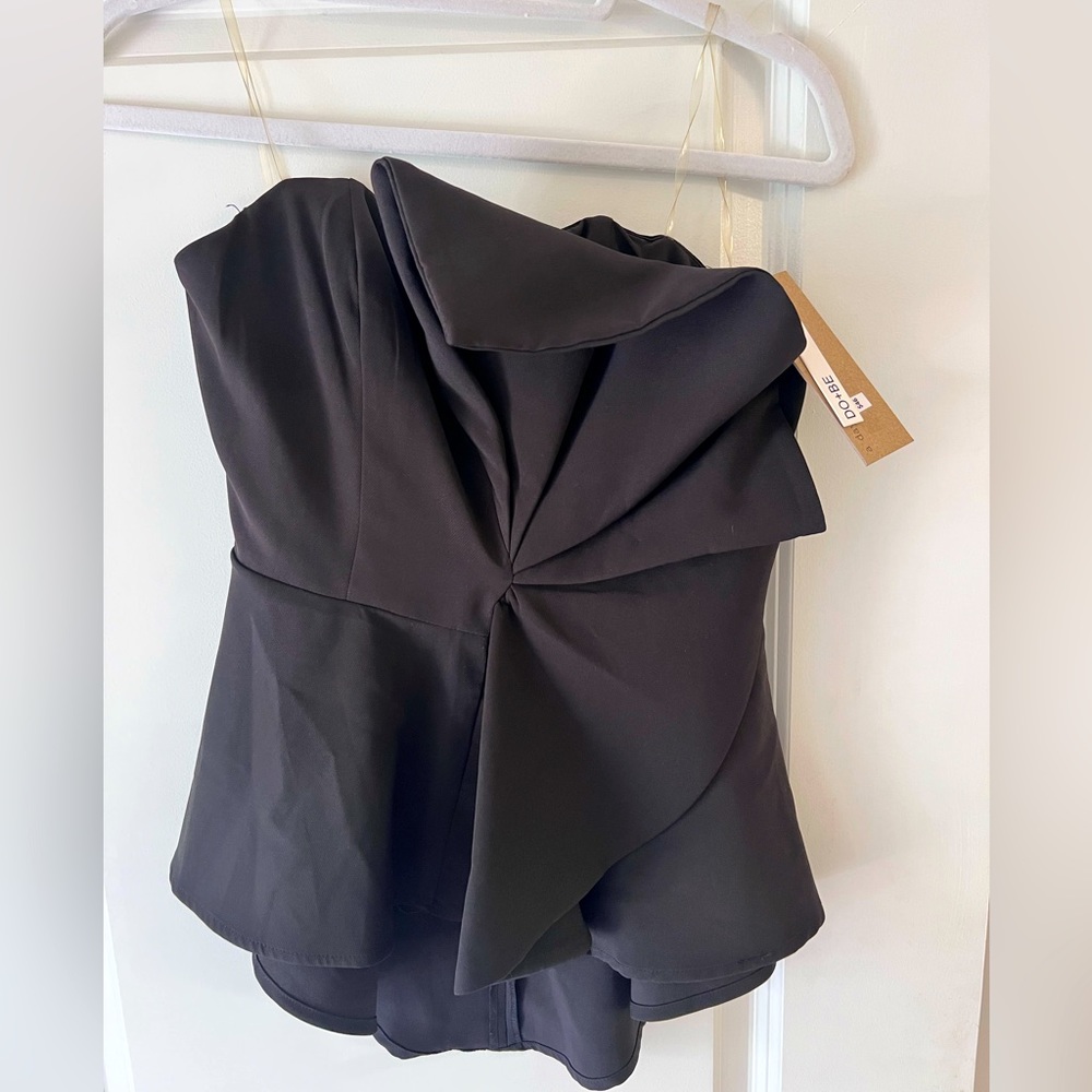 Sweat heart neck sleeveless top